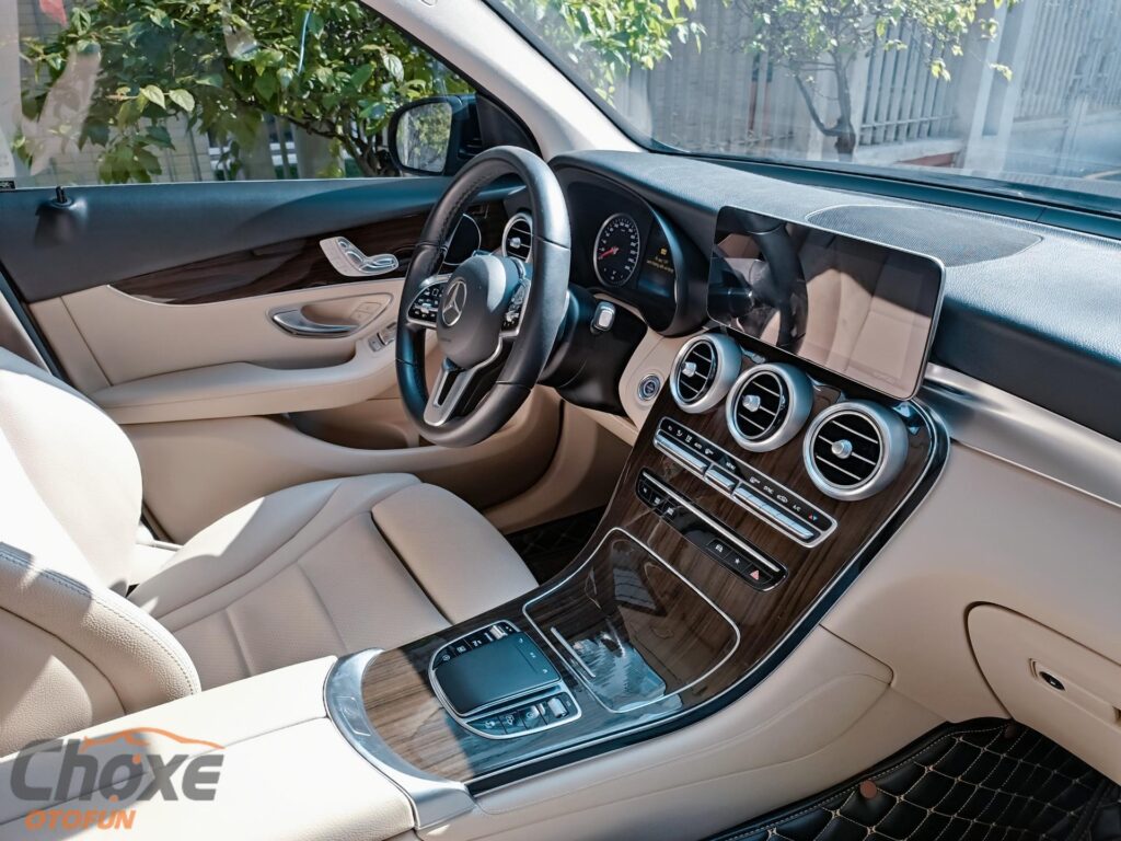Mercedes GLC200 model 2020